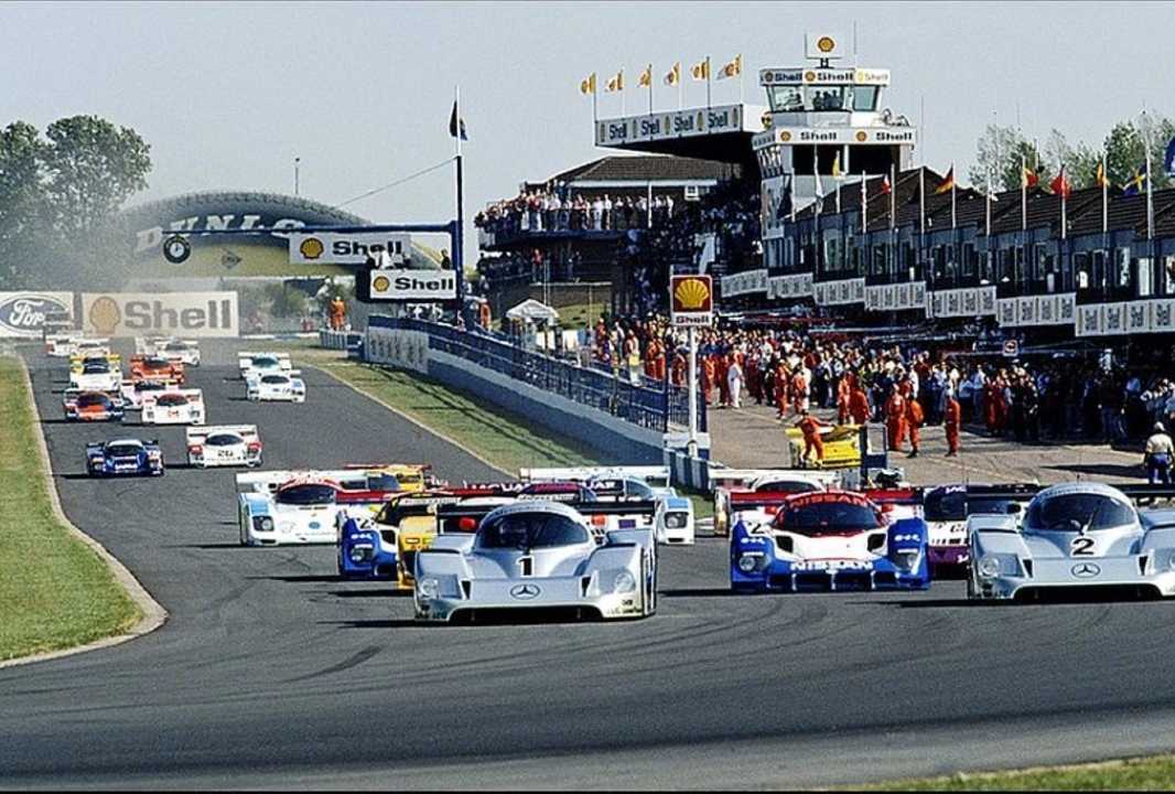 Cars racing at Donnington.